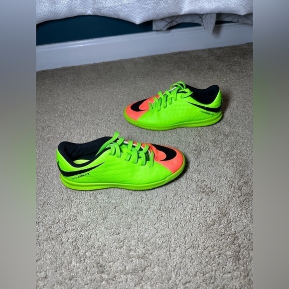 Kid’s NIKE HYPERVENOMX PHADE III IC Football Boots 852583 Youth Size 1- 1Y- EUC - Picture 1 of 8